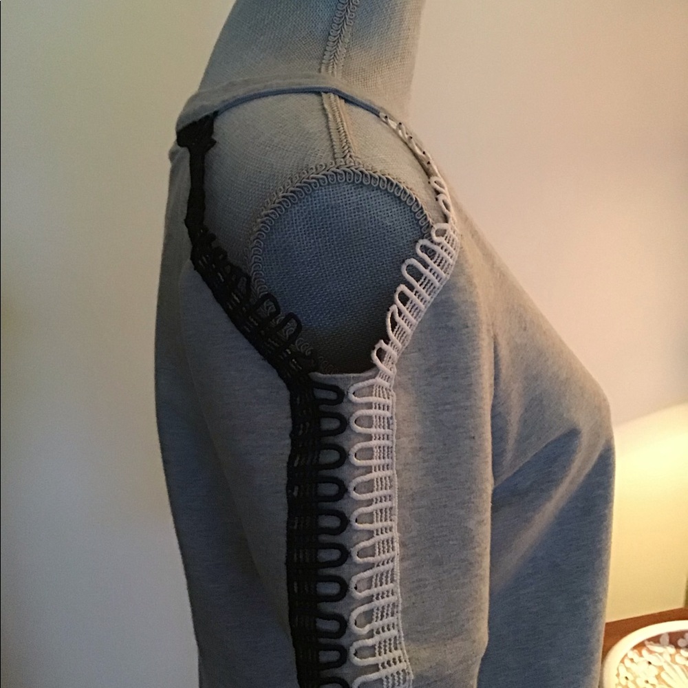 TROUVÉ top